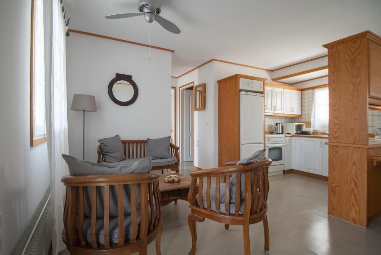 Lotos Beach Home Kini Екстериор снимка